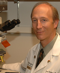 Neurology chairman David Holtzman, MD is using a new method that collects spinal fluid to detect changes in the brain.